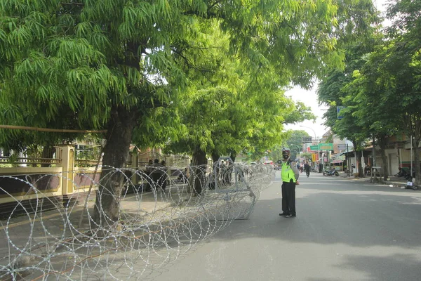 Jember Doğu Java Endonezya 8 Ekim 2020 Omnibus Hukuku Toplu Gençlik Örgütleri Gösterisi DPRD Jember 'inde
