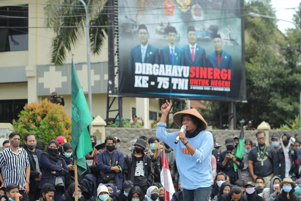 Jember Doğu Java Endonezya 8 Ekim 2020 Omnibus Hukuku Toplu Gençlik Örgütleri Gösterisi DPRD Jember 'inde