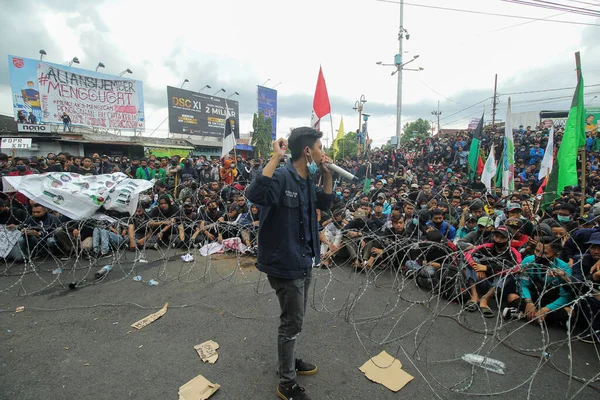 Jember Doğu Java Endonezya 8 Ekim 2020 Omnibus Hukuku Toplu Gençlik Örgütleri Gösterisi DPRD Jember 'inde
