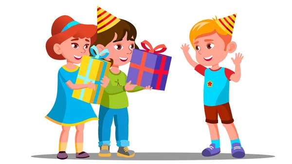 孩子们送生日礼物给朋友向量。孤立的插图 — 图库矢量图片