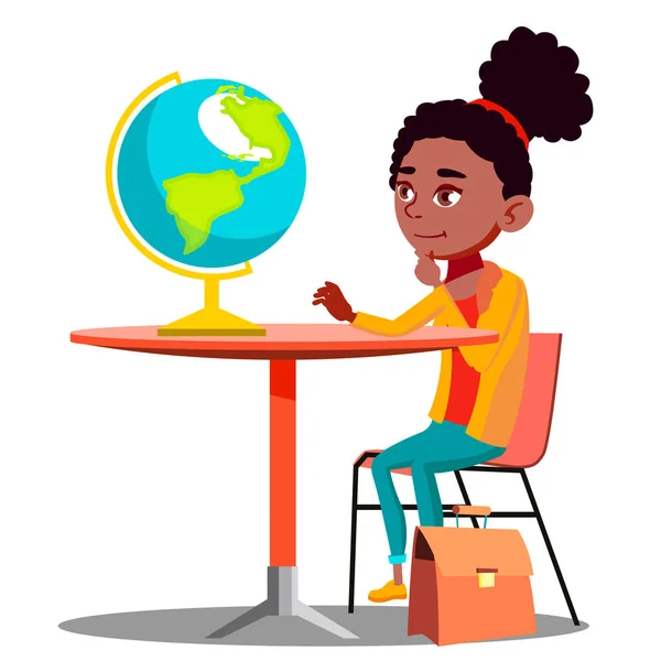 Menina curiosa sentada na mesa e olhando para o globo vetorial. Ilustração isolada — Vetor de Stock