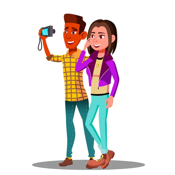 Teenage Friends Guy, Girl Take Selfie Together Vector. Illustrazione isolata — Vettoriale Stock