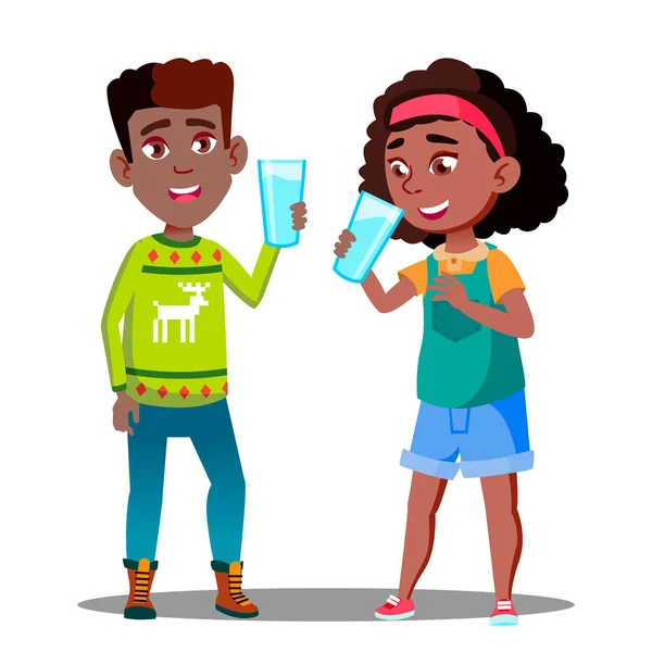 Duas crianças afro-americanas a beber leite orgânico de um vetor de vidro. Ilustração isolada —  Vetores de Stock