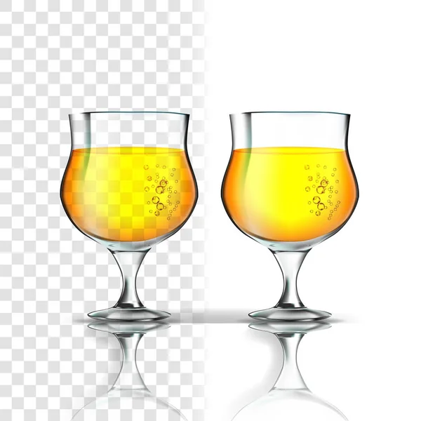 Realistiskt glas med äppel cider eller Ölvektor — Stock vektor
