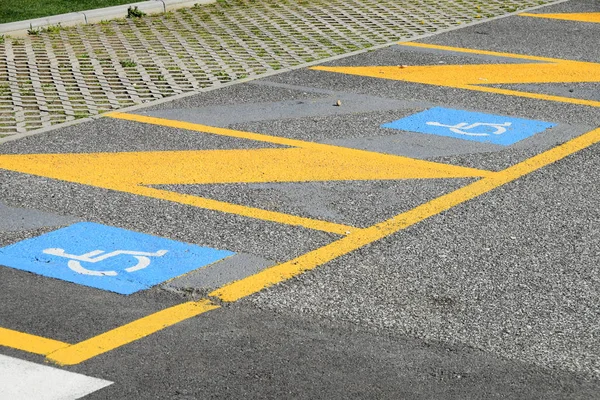 Otopark yerleri araç sürücü devre dışı insanların saklıdır