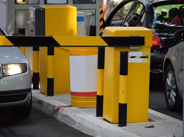 Automatic Yellow Ramp Parking Lot — Stock Photo, Image