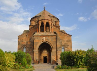 Vagharshapat şehrindeki St. Rimsime kilisesine giriş. Ermenistan. Kilise bir UNESCO mirasıdır.