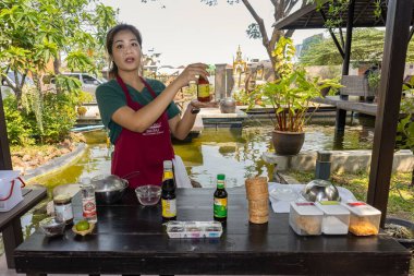 Bangkok, Tayland - 3 Mart 2020: Bangkok, Tayland 'da bir aşçılık okulunda Tayland aşçılık dersi