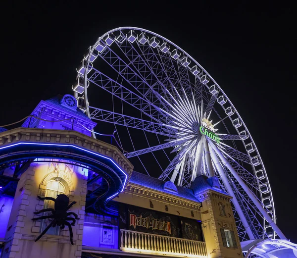 Bangkok Thailand March 2Nd 2020 Illuminated Ferris Wheel Mystery Mansion — Stock Photo, Image