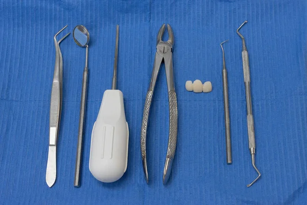 Instrumentos Dentales Para Extracción Diente Puente Provisional Que Instalará Después — Foto de Stock