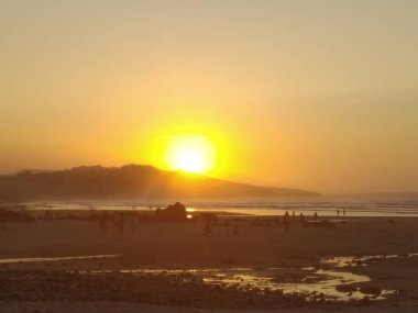 Puesta de sol en playa de Cantabria