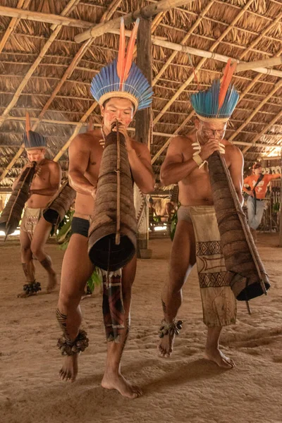 Manaus yakınlarındaki Amazonia 'daki Manaus şehrindeki yerli halk.