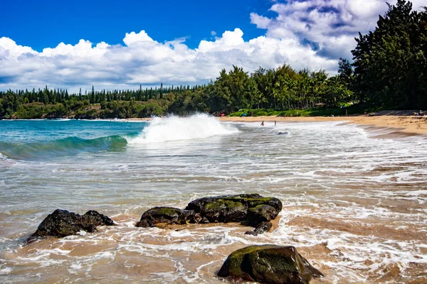 Olas Rompiendo Playa Maui Día Soleado —  Fotos de Stock
