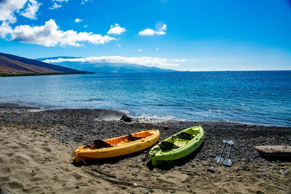Kayaks Assis Sur Sable Bord Eau Maui — Photo