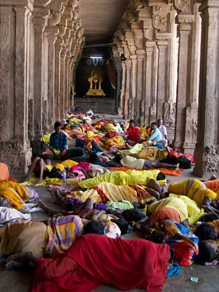 ランガナサスワミ寺院 トリッキー州 南インドで眠っている巡礼者 高品質の写真 — ストック写真