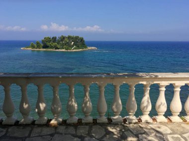 Yunan tatil adası Korfu 'nun dışındaki Fare Adası' nın Idyllic manzarası. Yüksek kalite fotoğraf