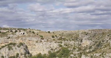 Matera, ziyaret edilecek, hayran olunacak, keşfedilecek bir şehir. Gravina Kanyonu