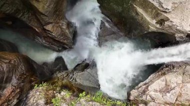 cunca wulang şelalesi dağ nehrinde, güzel dijital fotoğraf