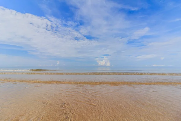 Sea Sand Sky Soft Wave Blue Ocean Sandy Beach Summer — Stock Photo, Image
