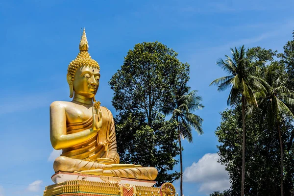 Большая Статуя Золотого Будды Храме Таиланда — стоковое фото