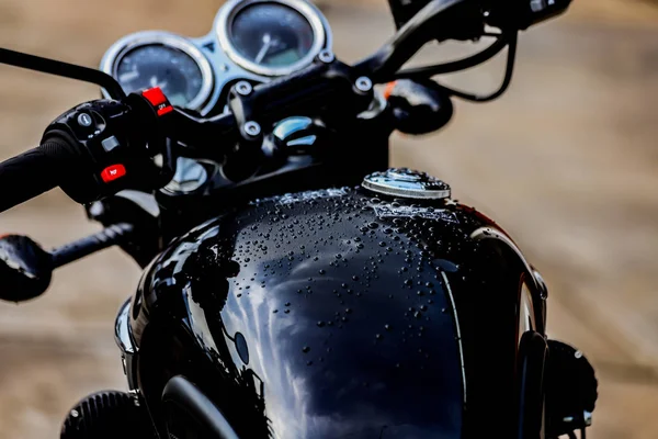 Wassertropfen Auf Tank Des Motorrads — Stockfoto