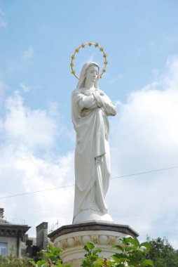 Meryem Ana 'nın heykeli.