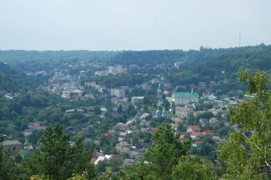 Dağlardaki eski kasaba.