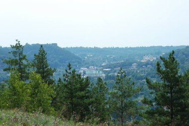 Dağlardaki eski kasaba.