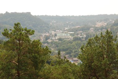 Dağlardaki eski kasaba.