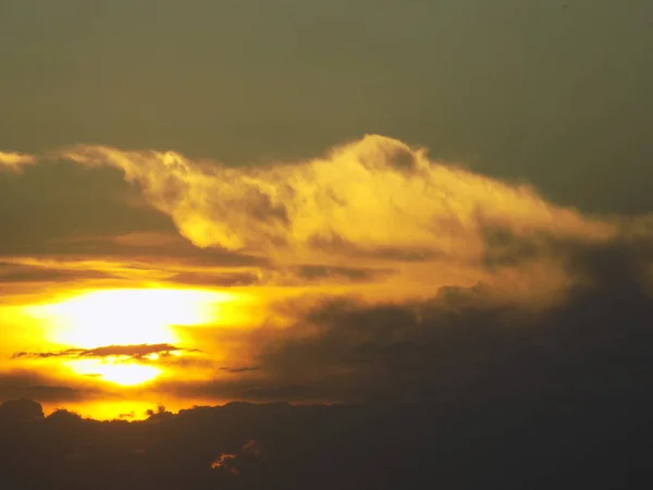 Akşam Bulutlu Gökyüzü Genel Manzara — Stok fotoğraf