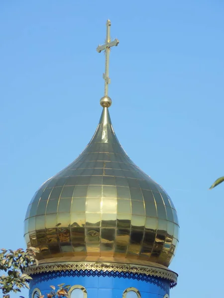Красный Золотой Купол Православных Храмов — стоковое фото