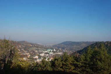 Dağlardaki eski kasaba.