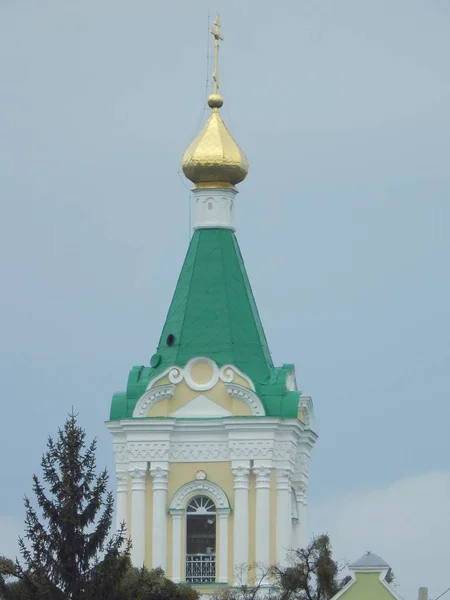 Красный Золотой Купол Православных Храмов — стоковое фото