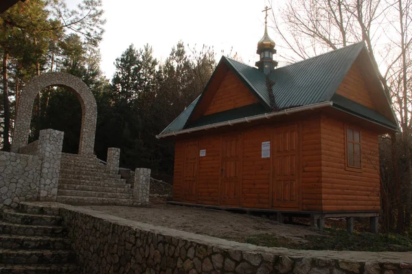 リブネ地域の Dubensky 地区の Onyshkovyi 村で神聖な正義アンナの修道院の世帯の建物 ウクライナ — ストック写真