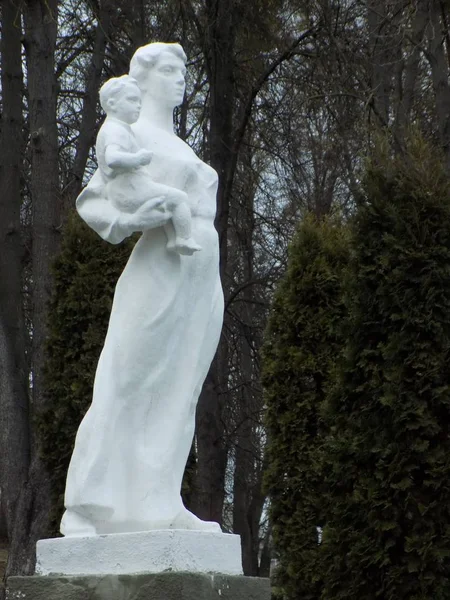 Die Skulptur Der Mutter — Stockfoto