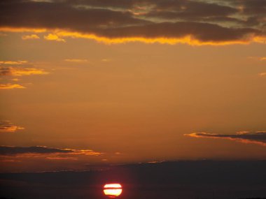 Akşam bulutlu gökyüzü, genel manzara
