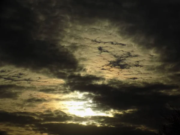 Wieczorne Zachmurzone Niebo Widok Ogólny — Zdjęcie stockowe