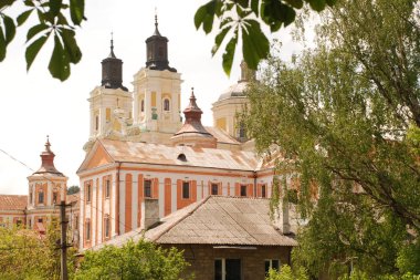 Şekil Değiştirme Katedrali.