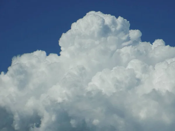 Awan Putih Langit Biru — Stok Foto