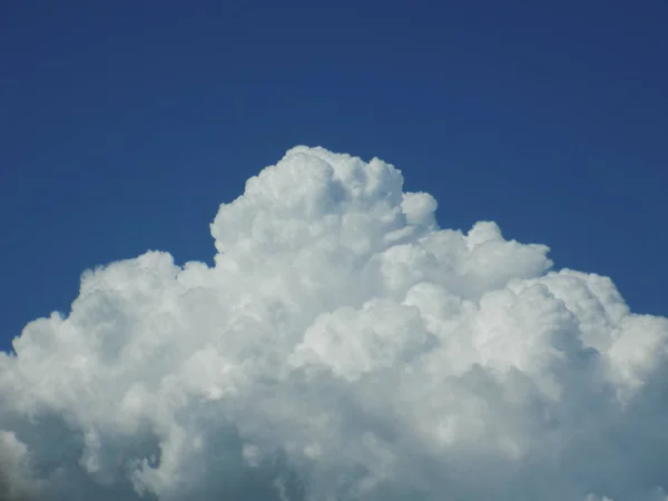 Awan Putih Langit Biru — Stok Foto