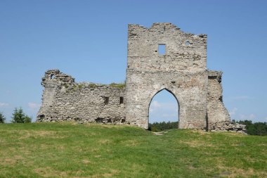 Eski kalenin giriş kulesi