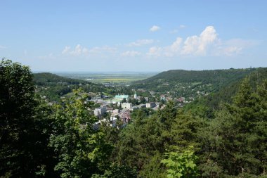 Dağlardaki eski kasaba.