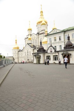 Kutsal yatakhanenin altın kubbesi Pochayiv Lavra