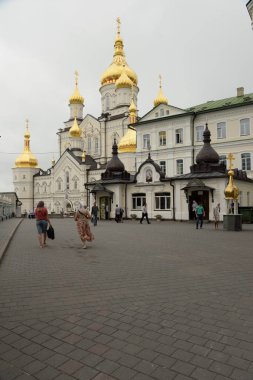 Kutsal yatakhanenin altın kubbesi Pochayiv Lavra