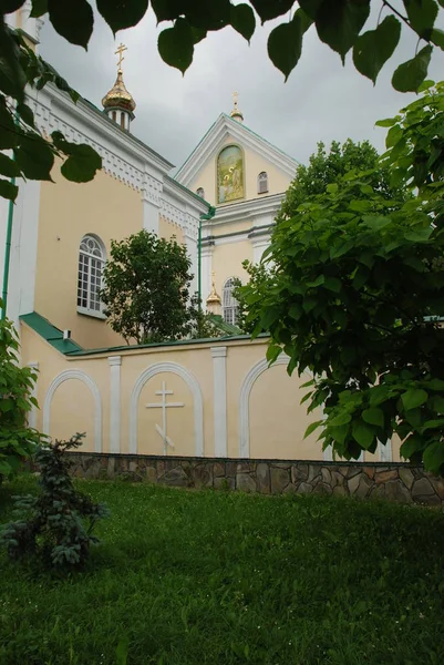 Monascheskyj Gebäude Dreikönigskloster — Stockfoto