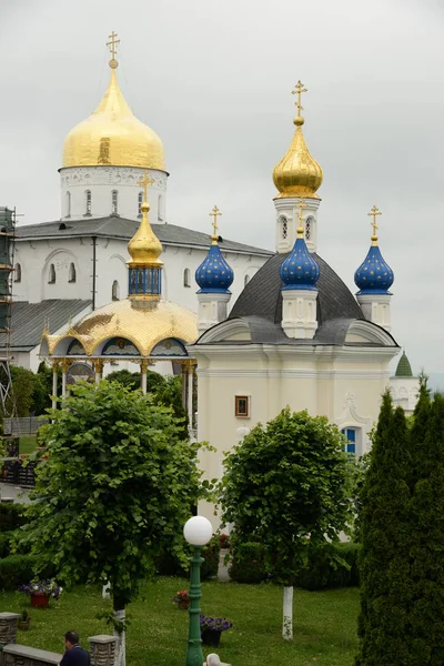 黄金のドーム Pochayiv Lavra — ストック写真