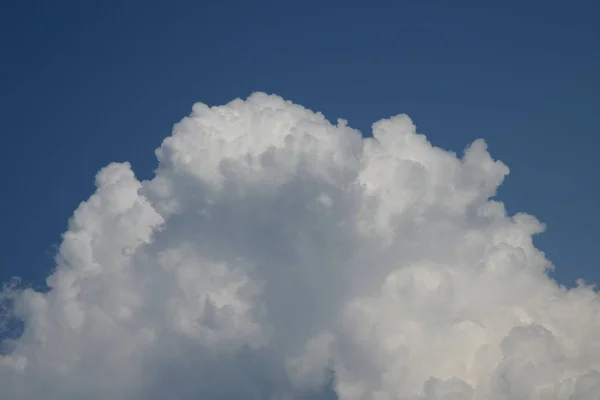 Awan Putih Langit Biru — Stok Foto