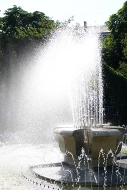 Ternopil Tiyatro Meydanı 'ndaki Şelale. Ukrayna