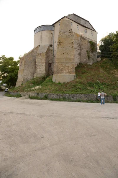 Schloss Ostrog Gesamtübersicht — Stockfoto