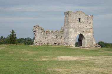 Eski kalenin giriş kulesi